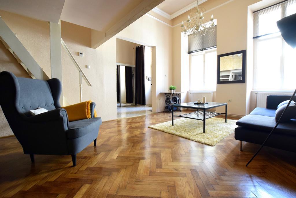 Apartman Budget By Hi5 - Október 6 Str 4 *