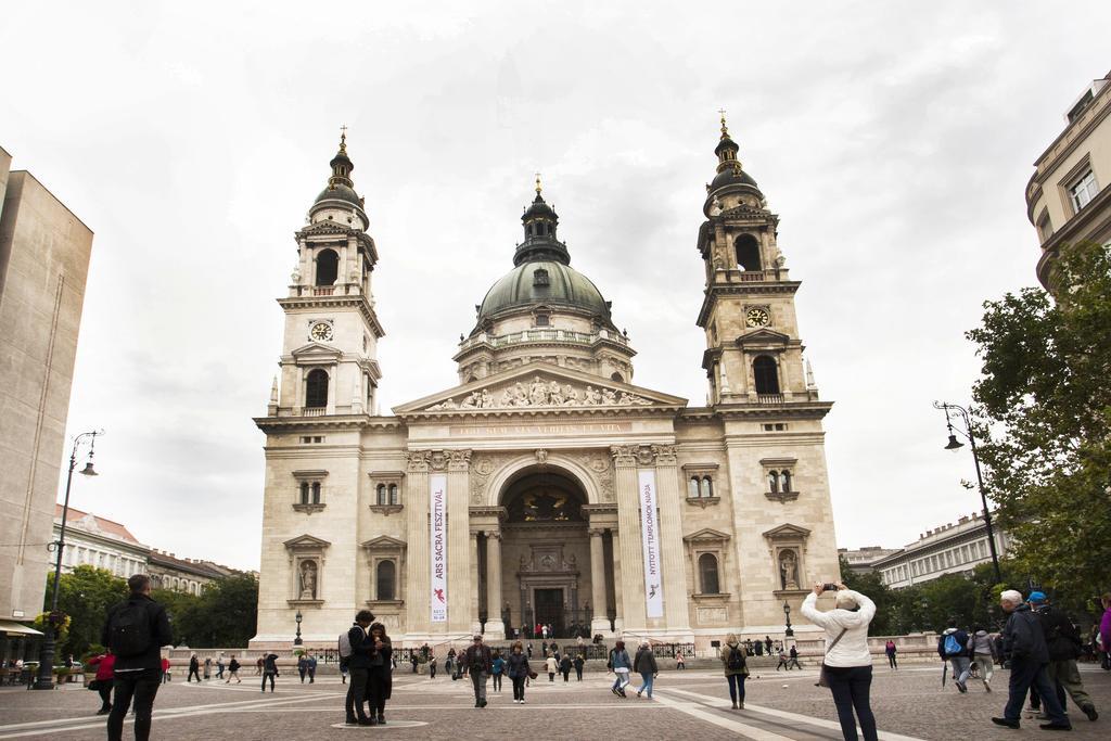 Ariel Close To St. Stephen Basilica Budapeszt