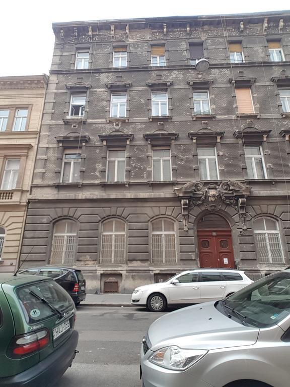 Csengery Apartment *