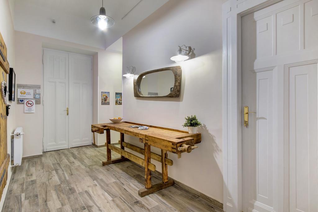 Little Americas Concert Hall Apartment