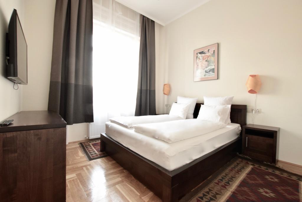 Luxury By Hi5 - Király Street Budapest
