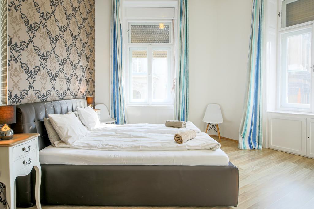New Design - Egyetem Ter * Budapest