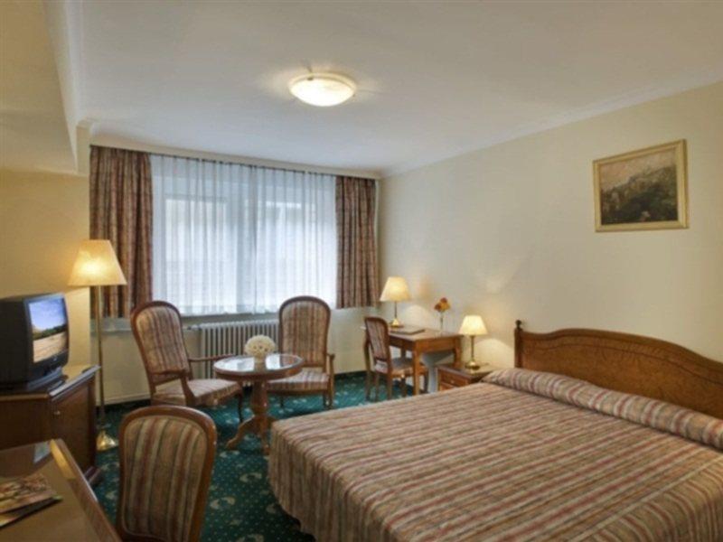 Danubius Astoria City Center Hotell 4*
