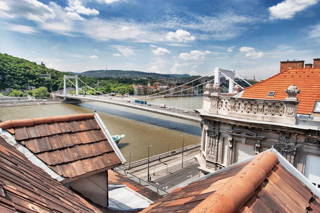 Appartement Riverside Flat With King Castle View