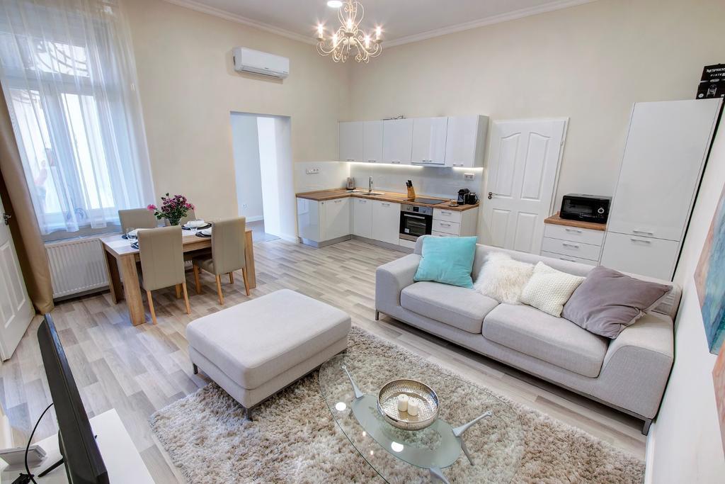 Your Near Parliament Apartment *