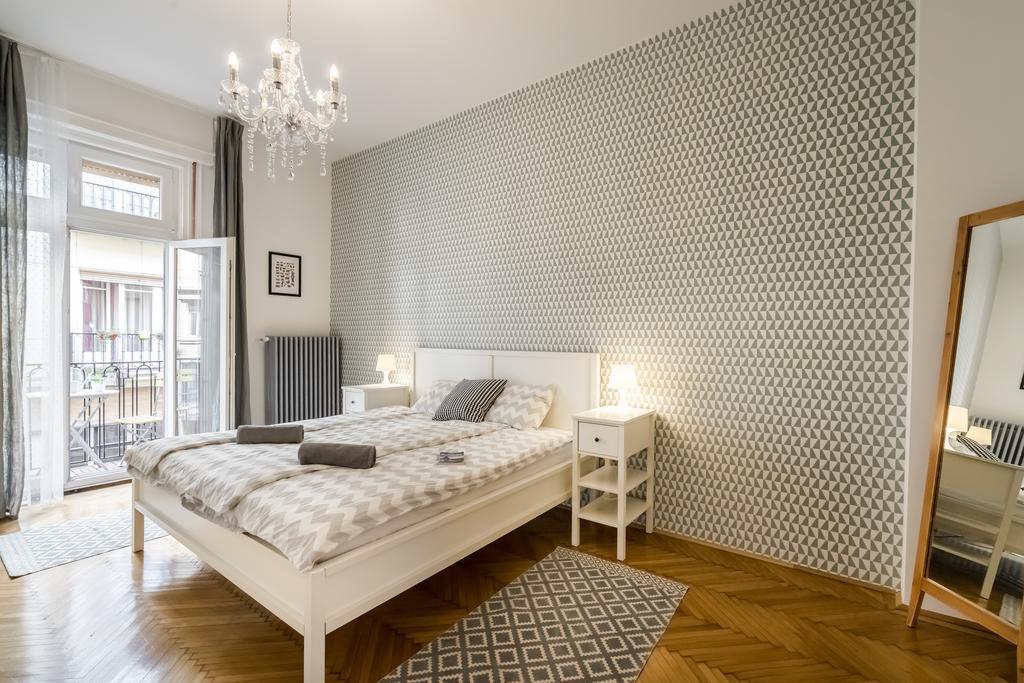 Bpr Charming Design With Balcony, A/c *