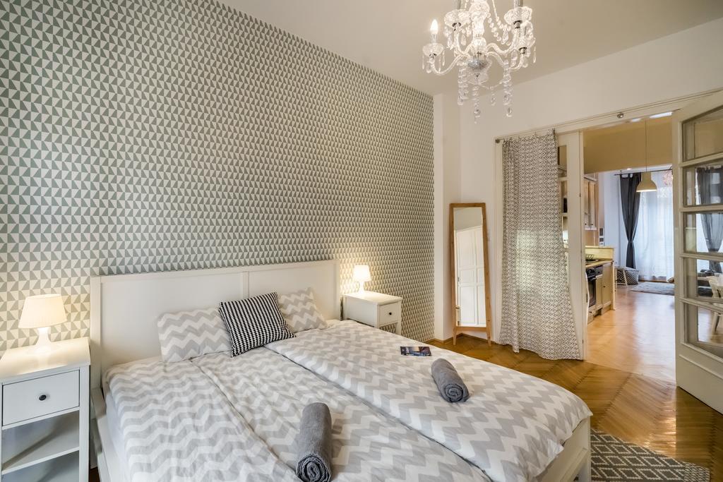 Bpr Charming Design With Balcony, A/c Budapest