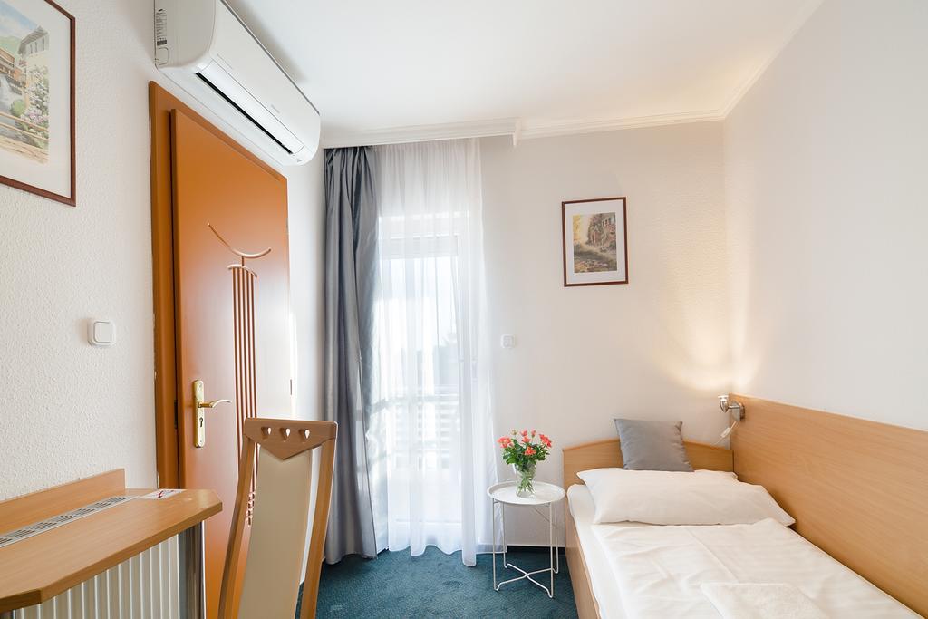 Alfred Panzio Bed & Breakfast 3*