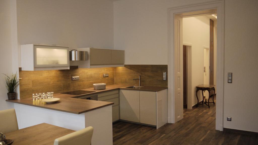 Corina Apartman Apartman *
