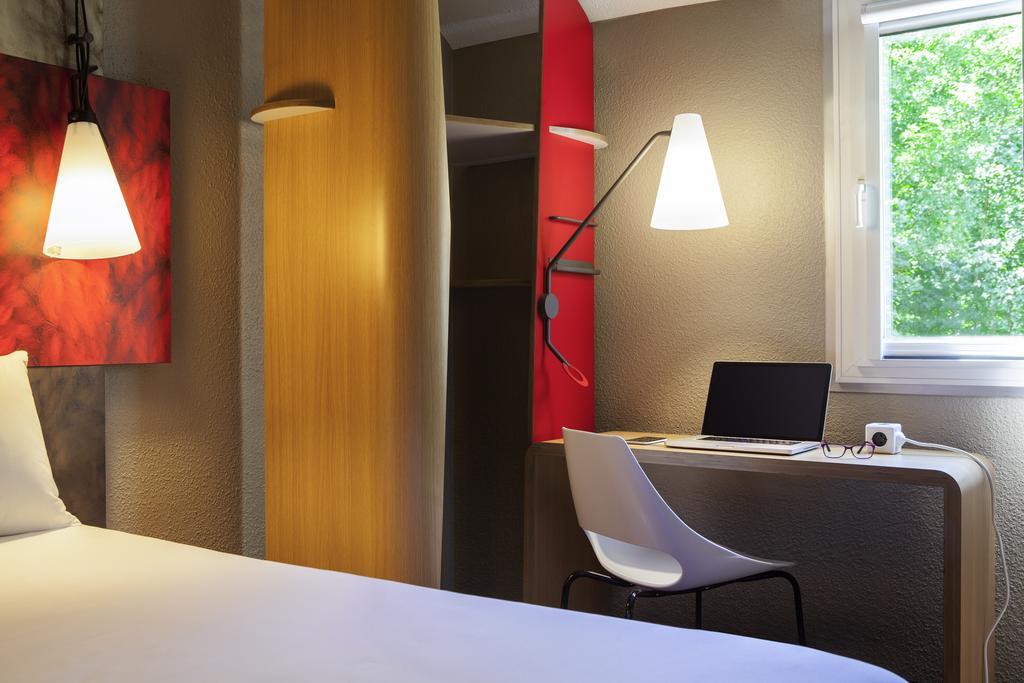 Ibis Heroes Square Hotel