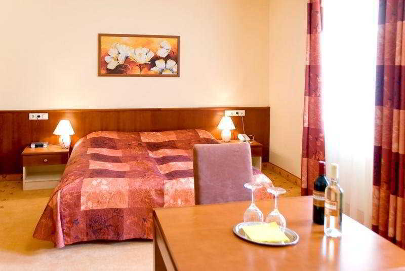 City Home Budapest Aparthotel 4*