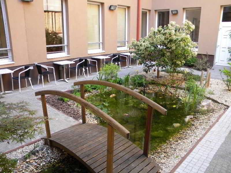 Hotel Six 3*