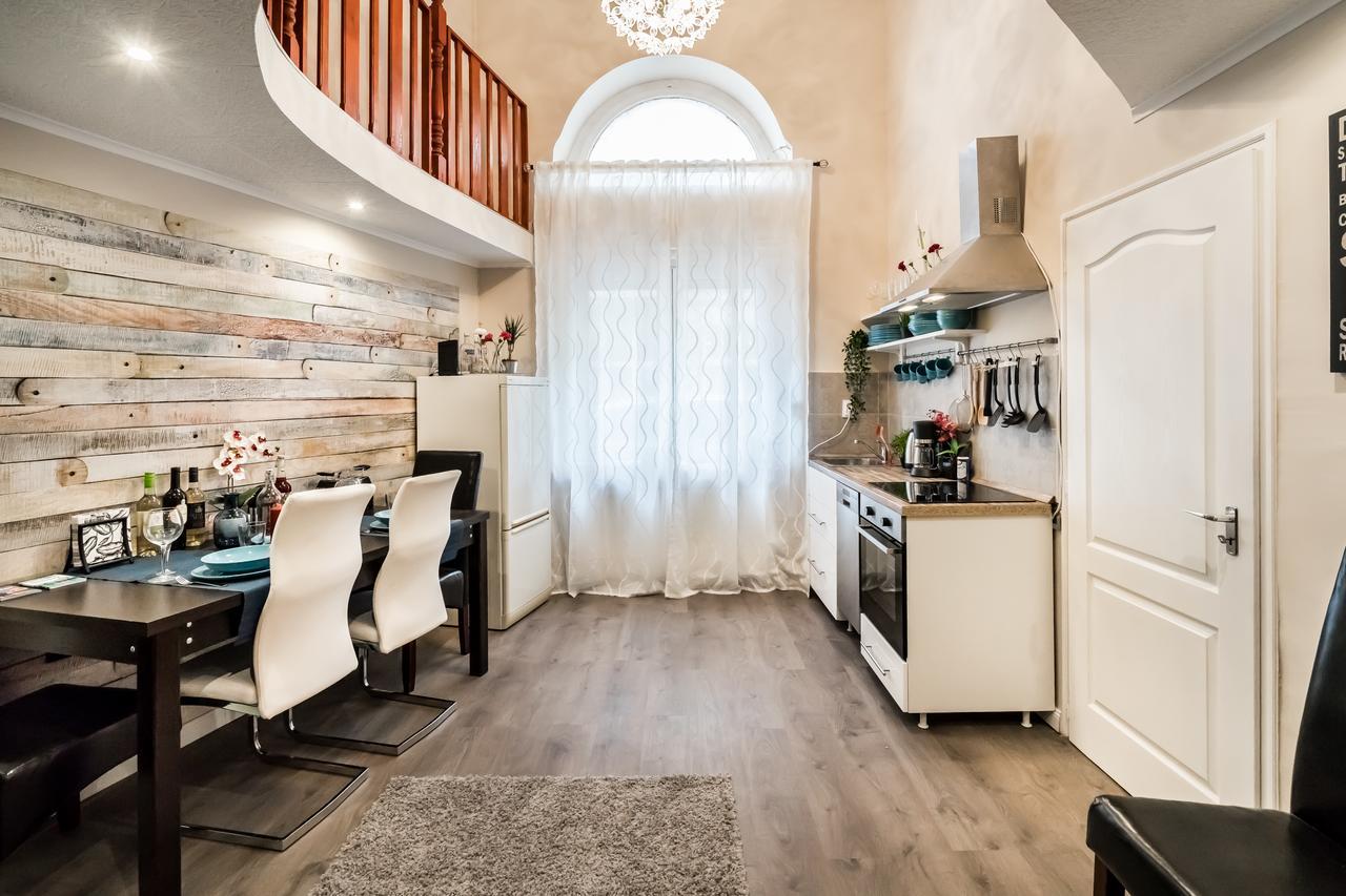 Roeck Premier Downtown Apartament *