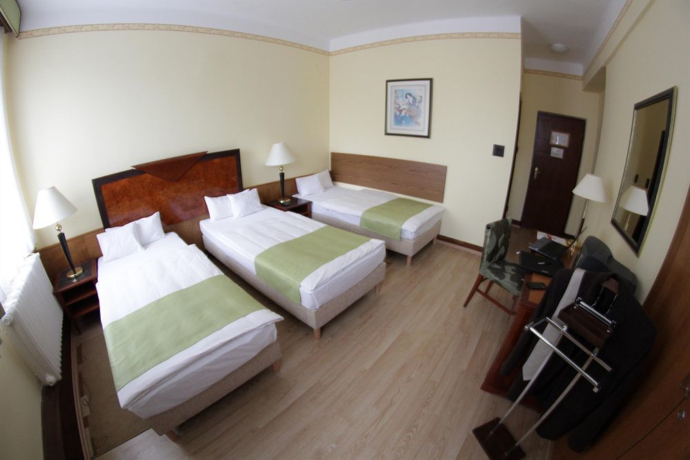 Metro Hotel
