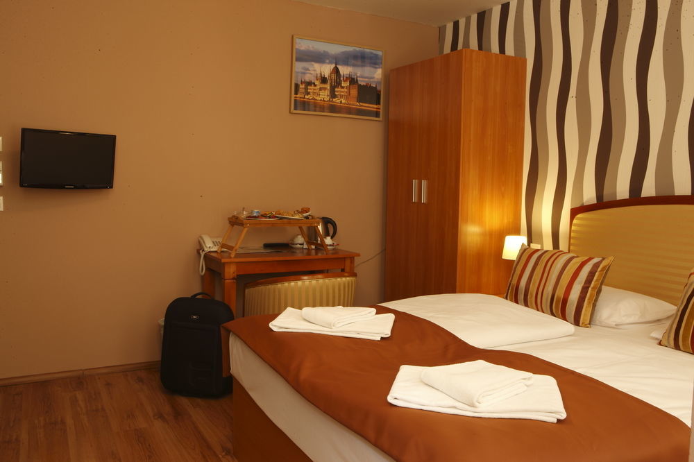 Hotel Six 3*