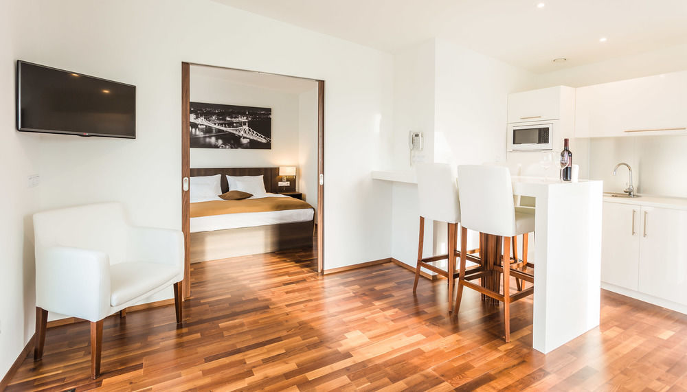 Hotel 12 Revay