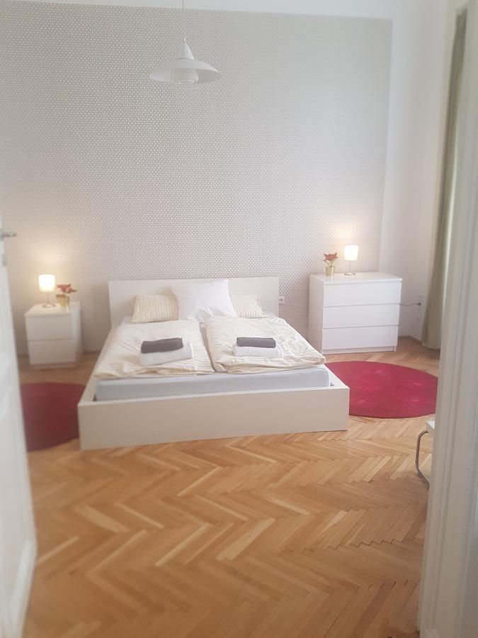 Oktober 6 Street With Balcony Apartment *