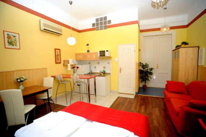 Club & Apartamento *