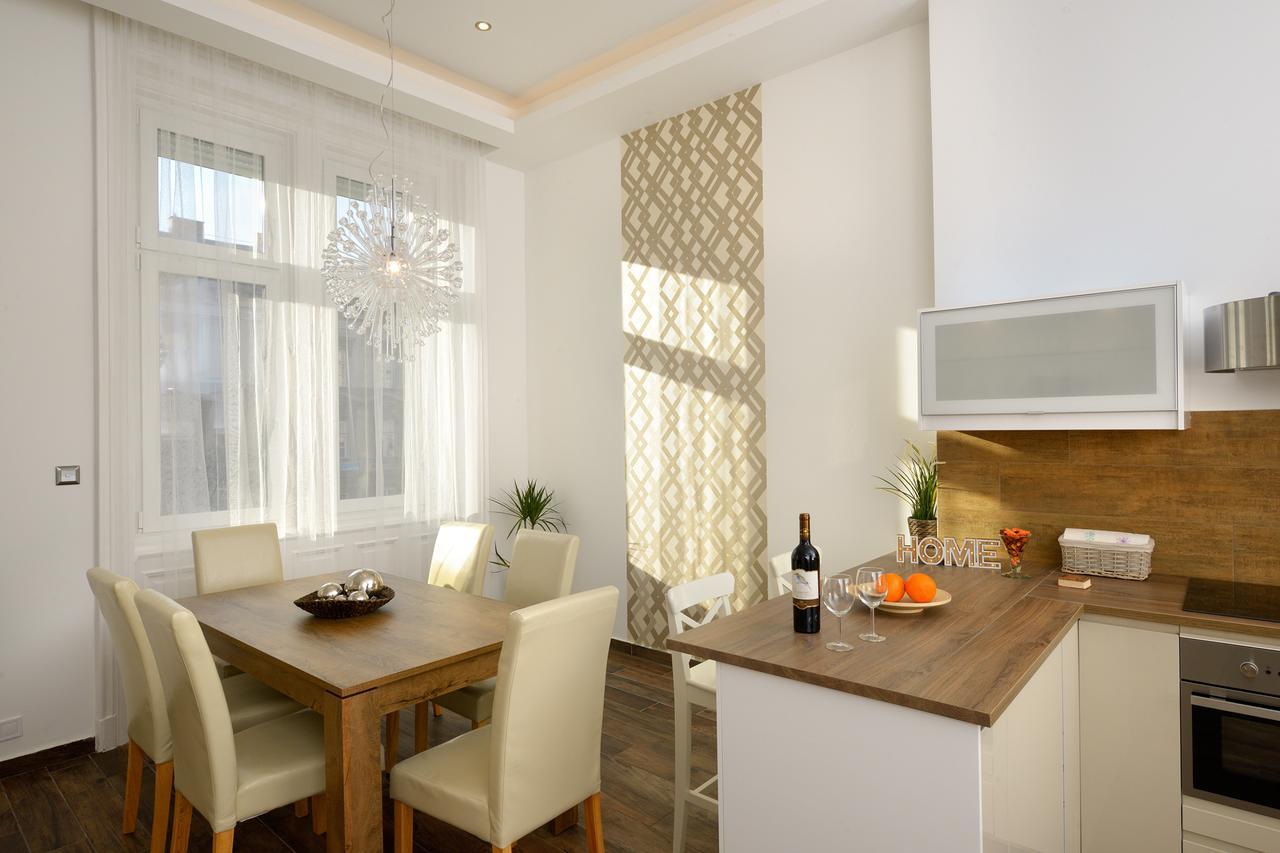 Corina Apartman *