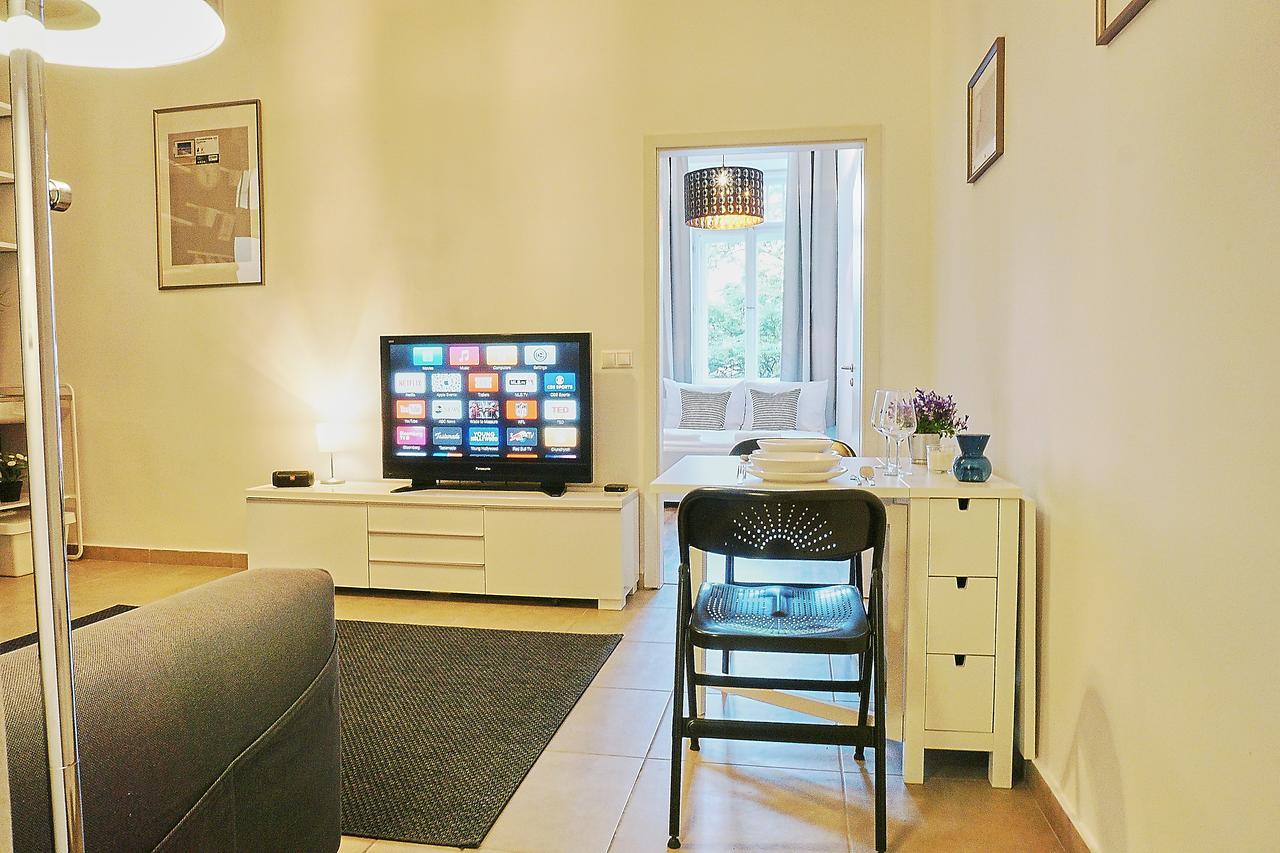 Onyx Apartment *