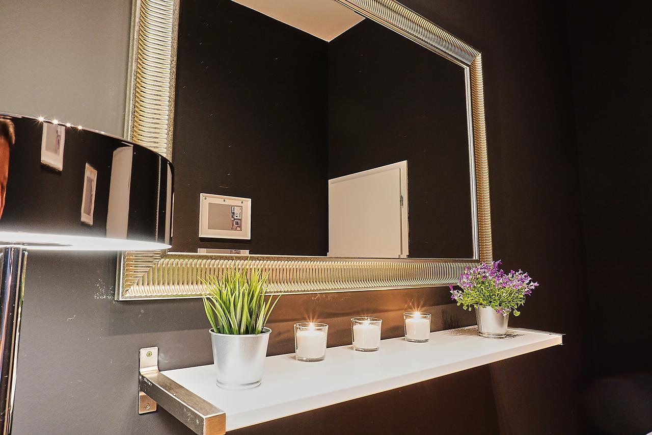 Onyx Apartment *