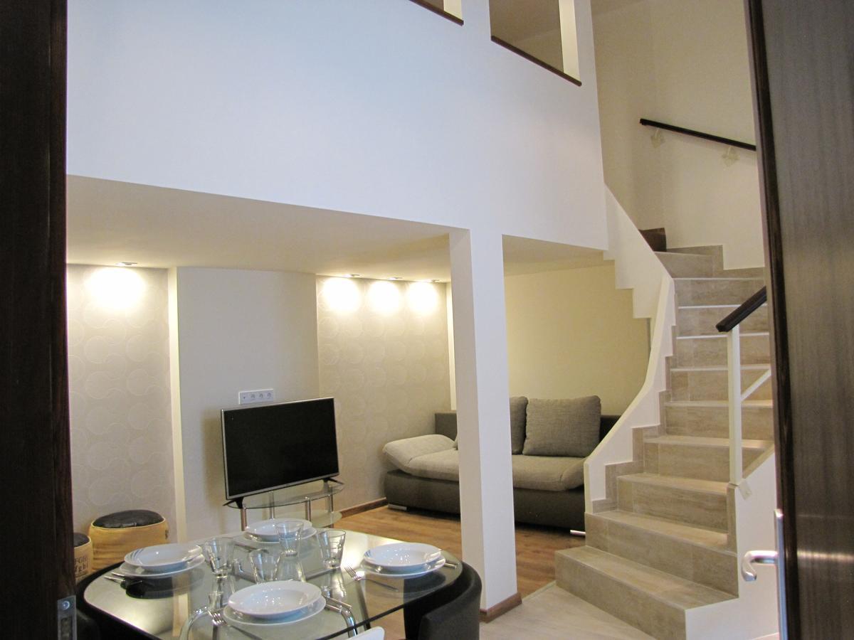 Pair Of Kings | Apartment