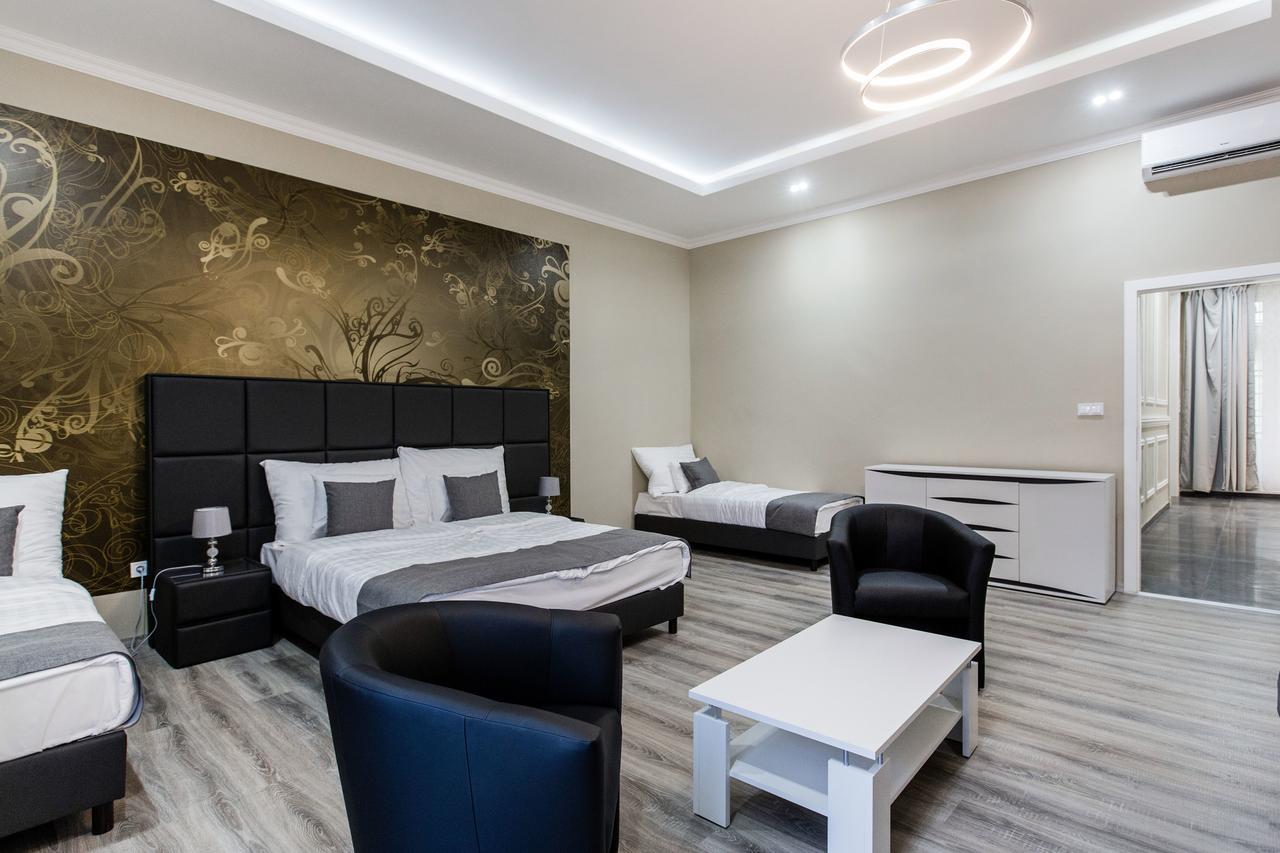 A Golden Star Modern Luxury And Apartmán Budapest