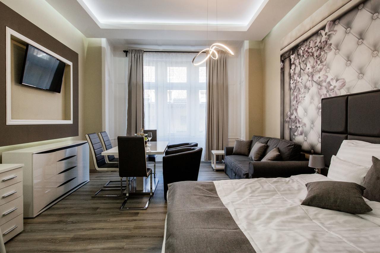 A Golden Star Modern Luxury And Apartmán *