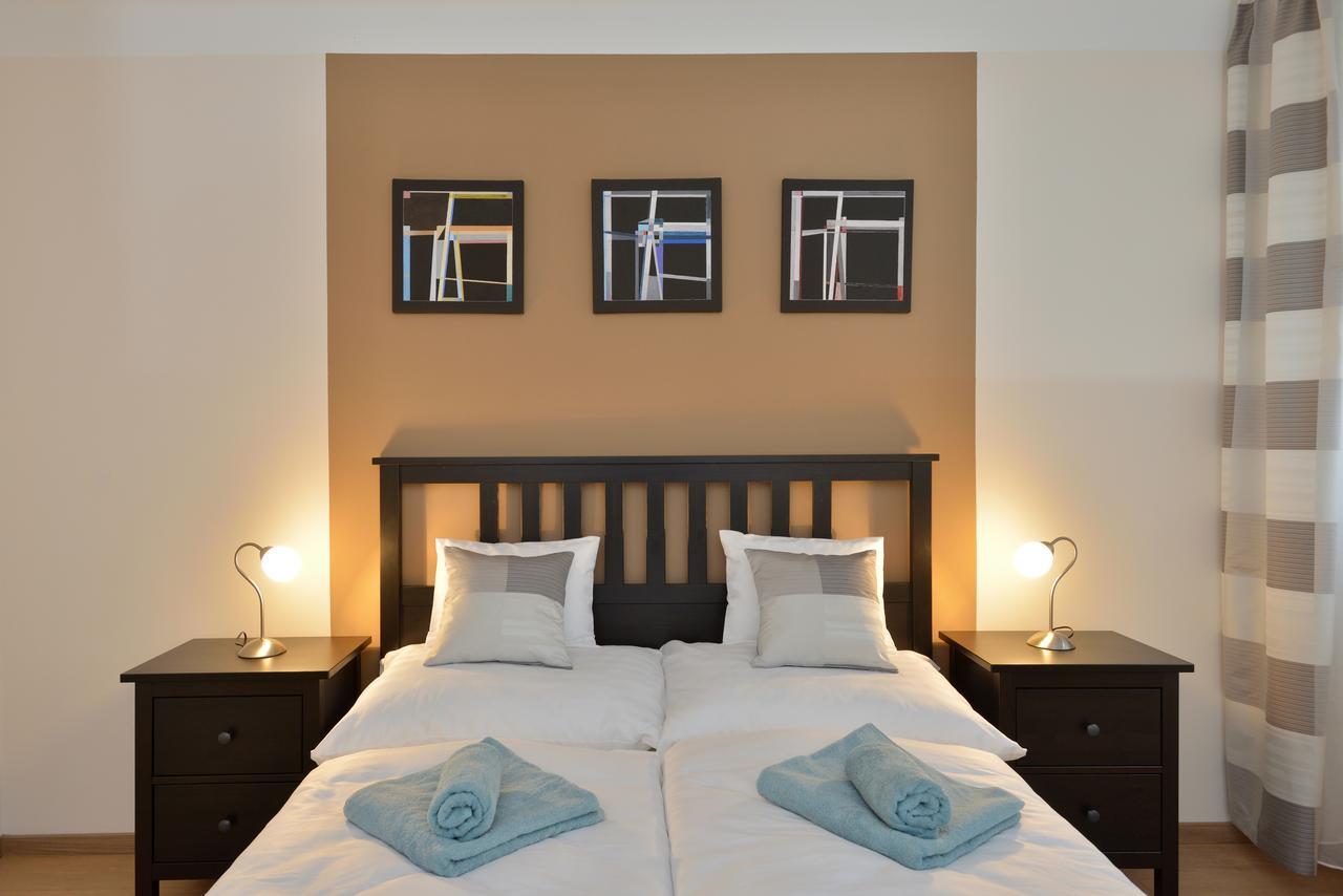 Apartment Deak