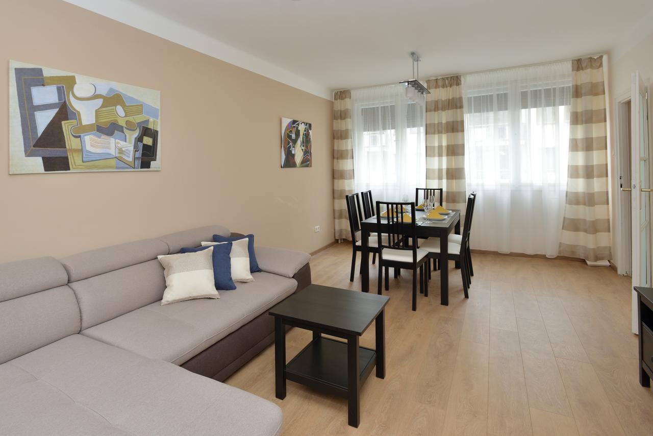 Apartment Deak
