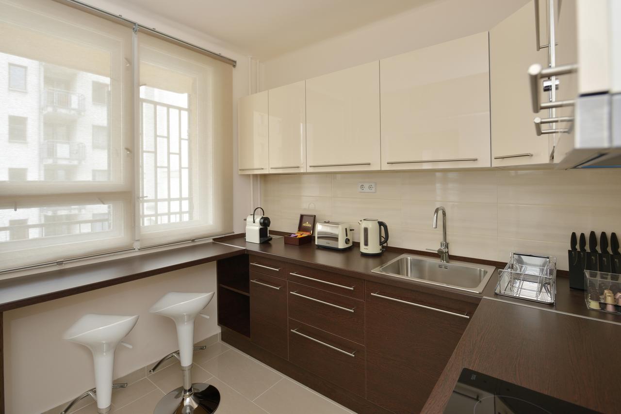 Apartment Deak