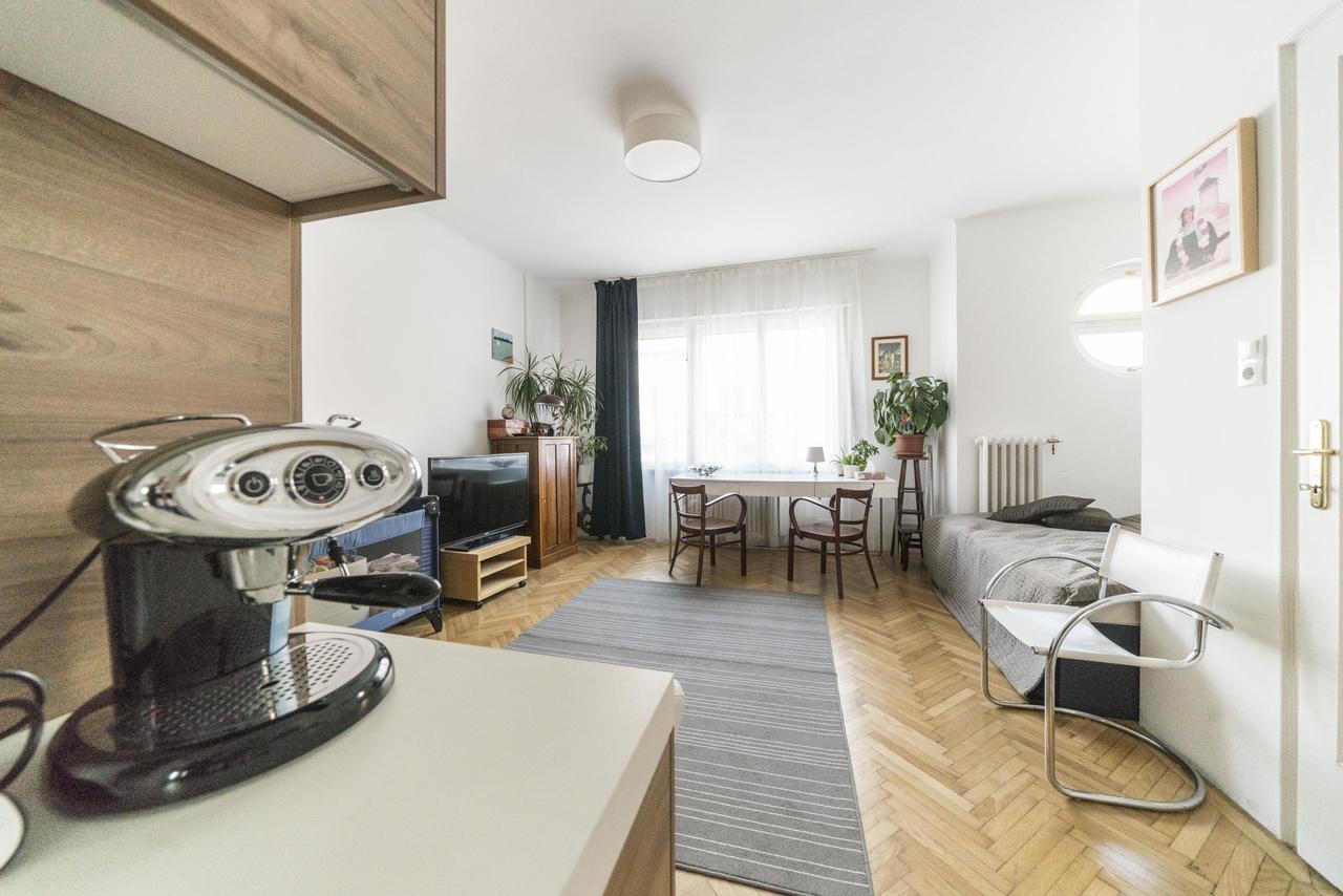 Cozy Little With Baby Crib Appartamento
