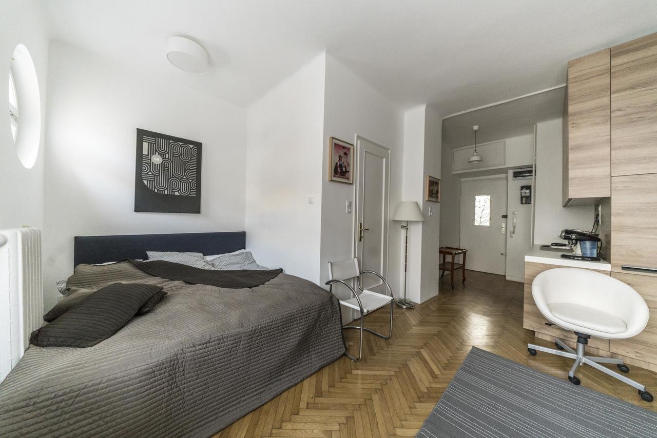 Cozy Little With Baby Crib Appartamento