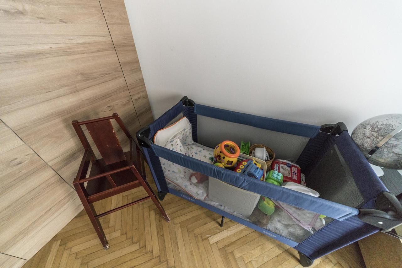 Cozy Little With Baby Crib