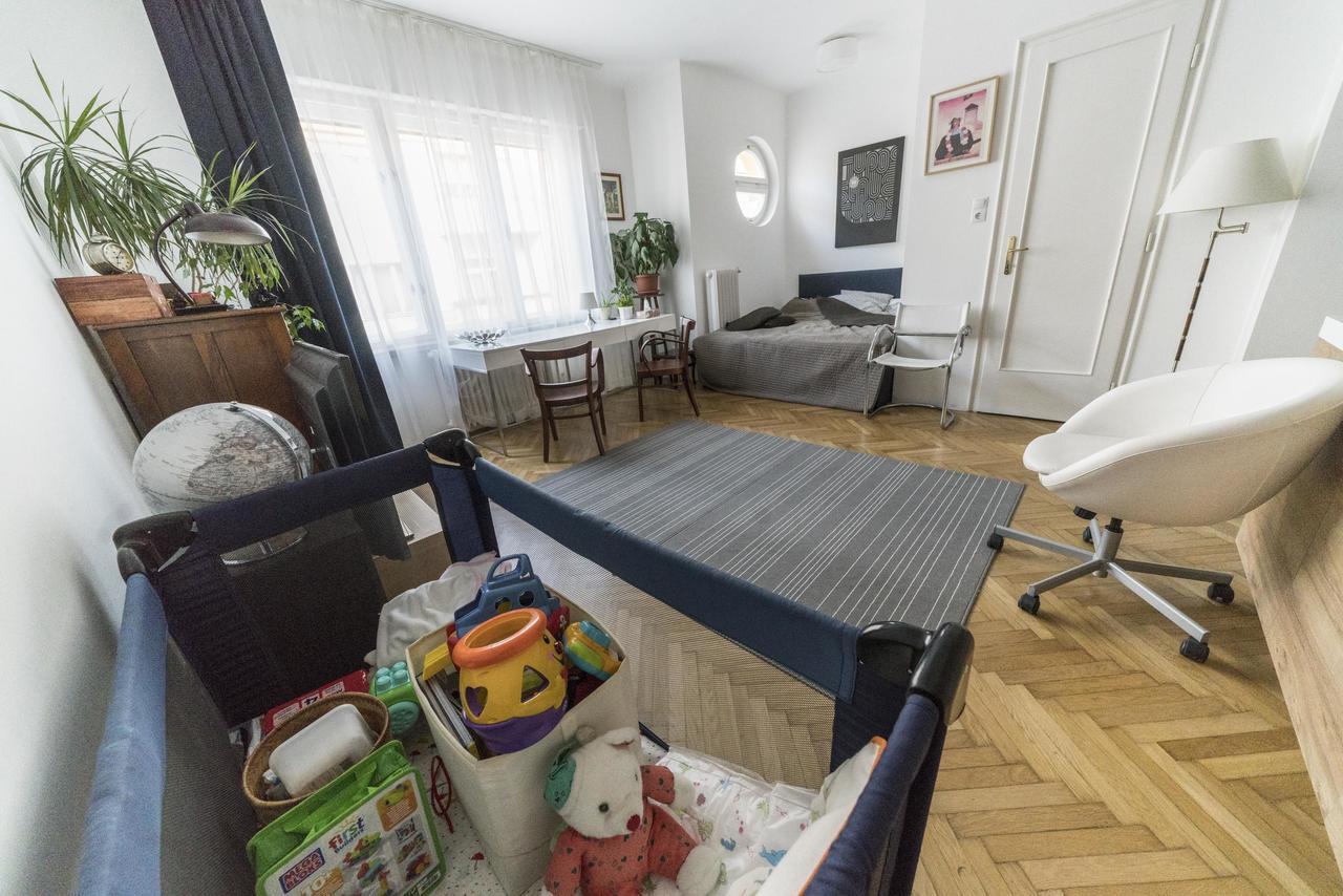 Cozy Little With Baby Crib Appartamento