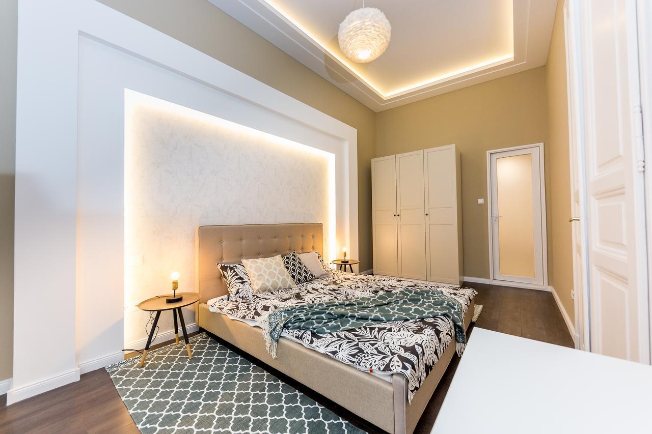 D.five Gold * Budapest