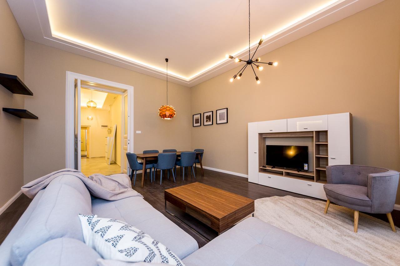 D.five Gold Budapest