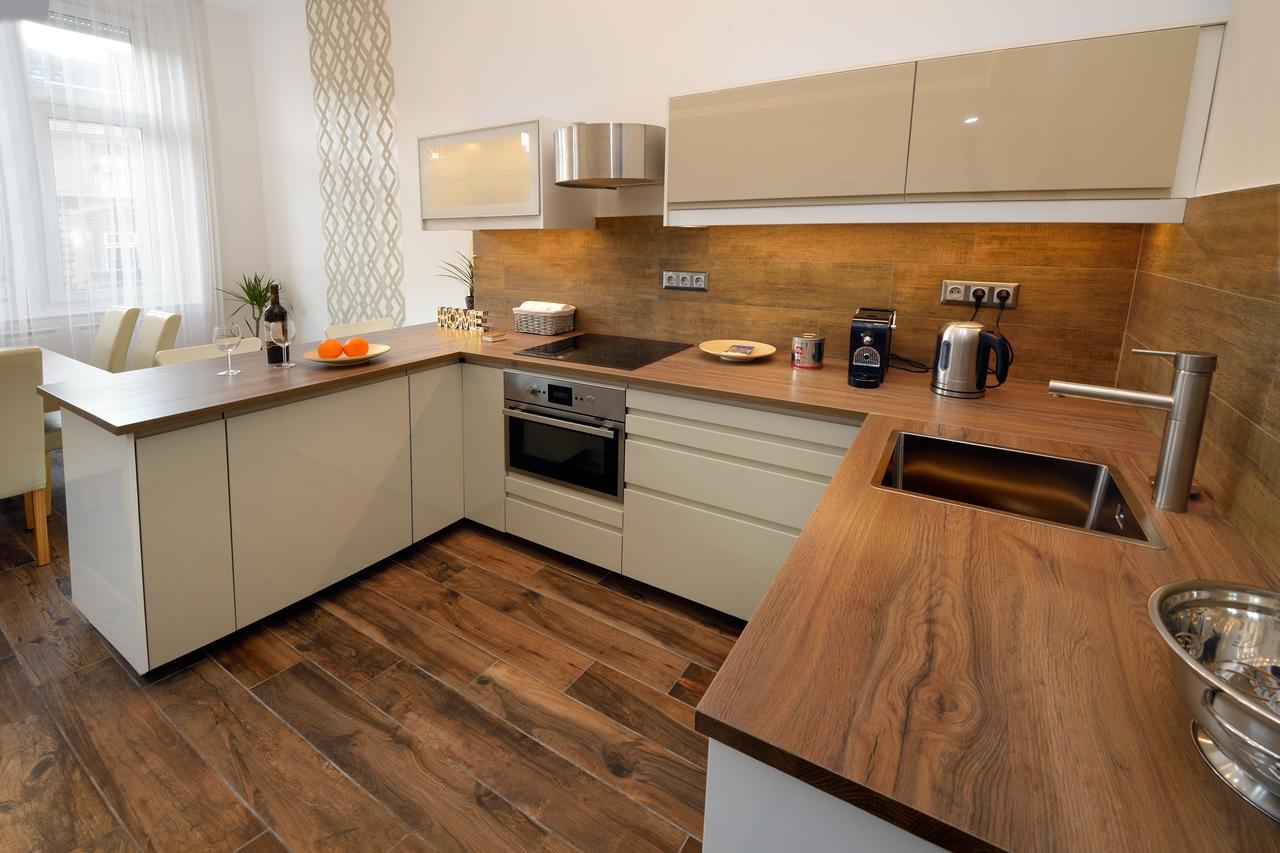 Corina Apartman Apartman *