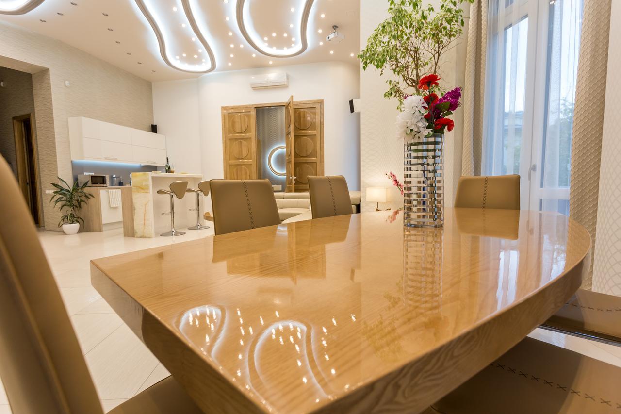 Famousali10 Luxury Budapest