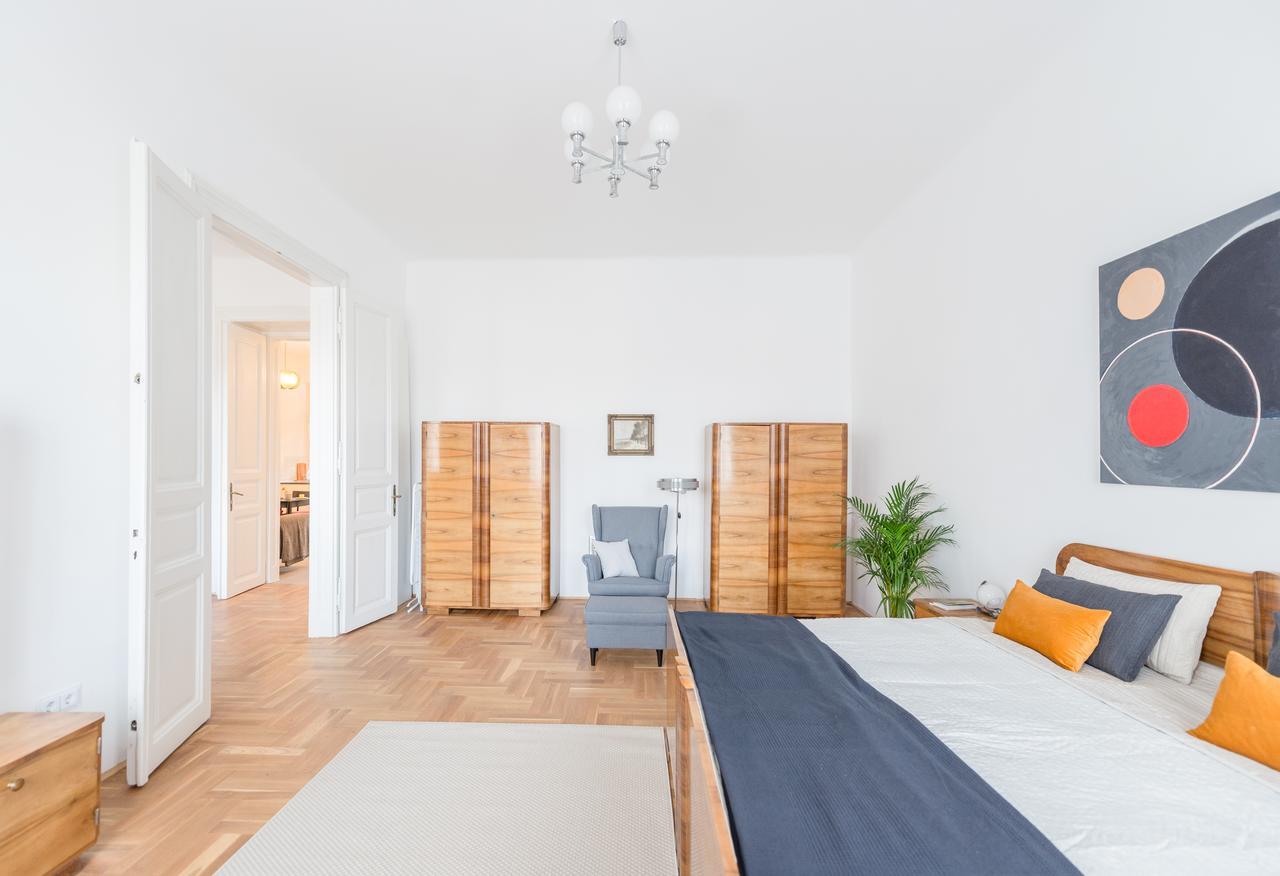 Modern Bauhaus Apartment *