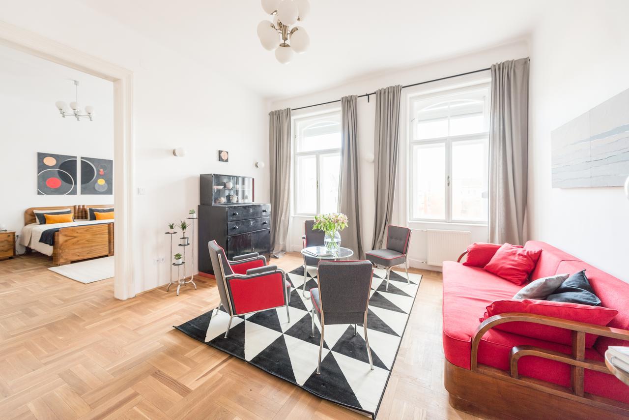 Modern Bauhaus Apartment *
