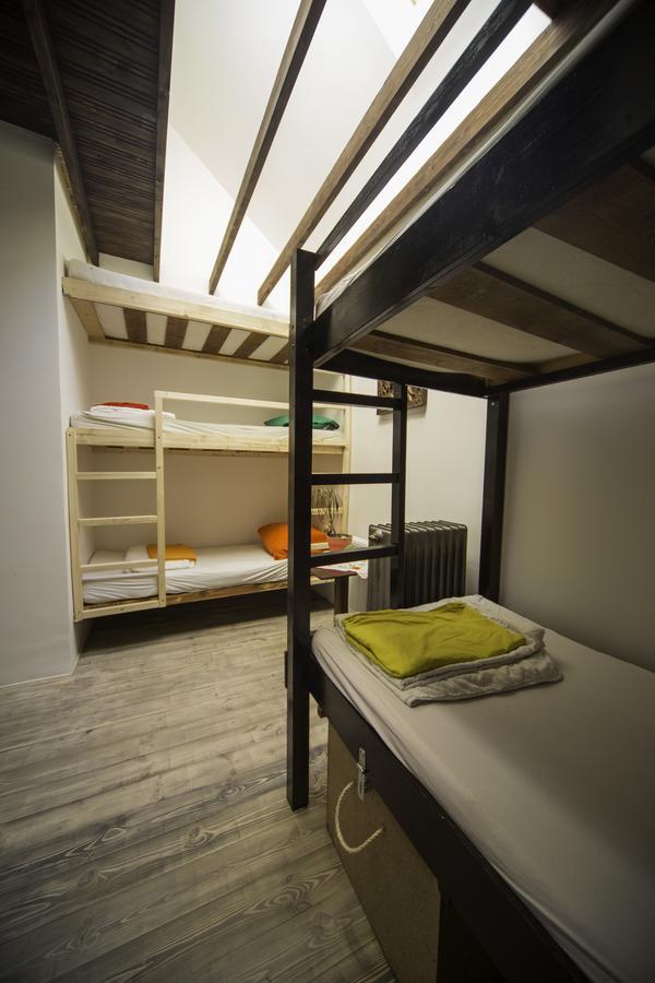Hostal Nest *