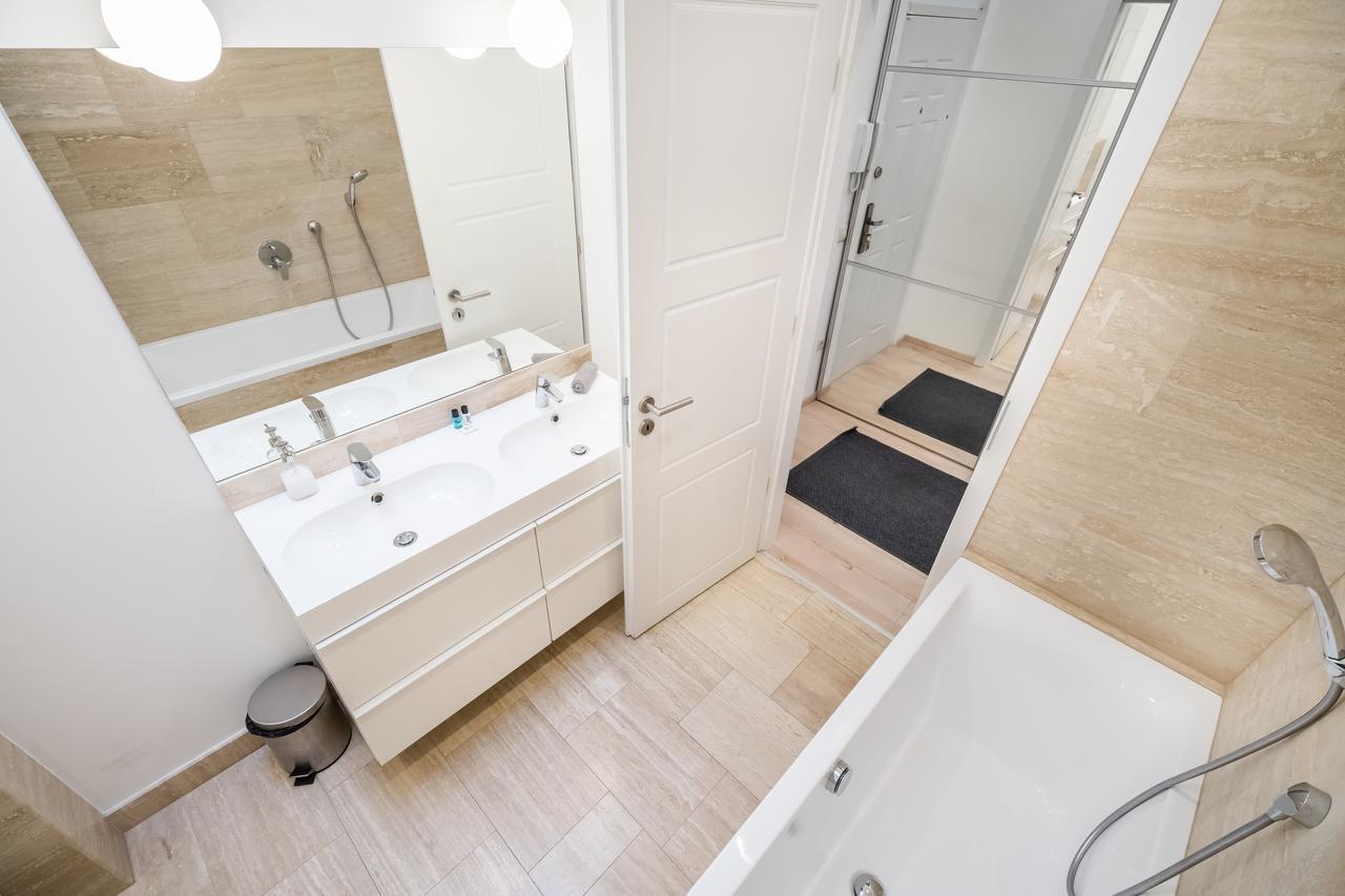 The Lion's Loft - 4br & 3ba - Terrace - Ac Apartmán *