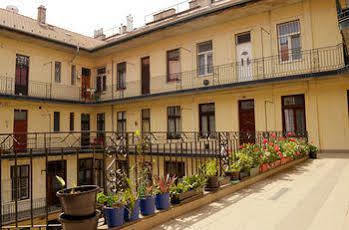 Hotel Alkotmany Street Budapest