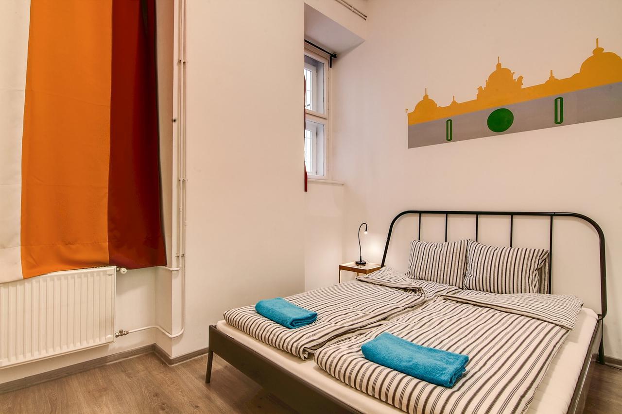 Pal's Mini Hostel *