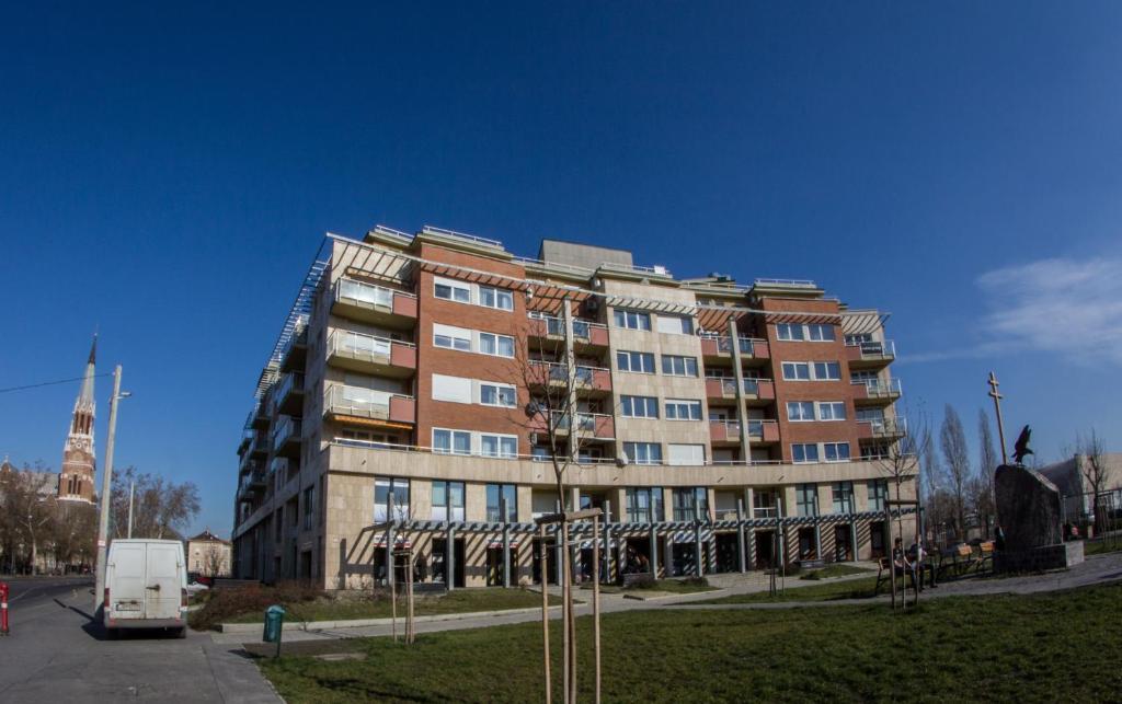 Apartment Far