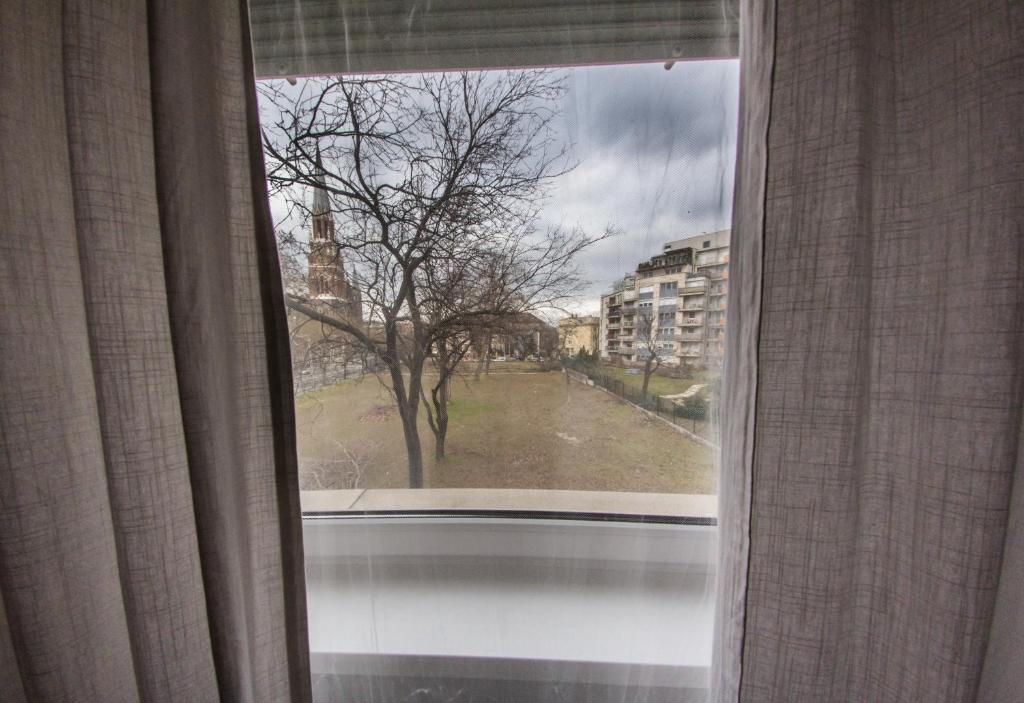 Far Apartment