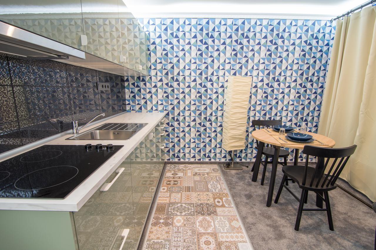 Four Seasons Apartment *