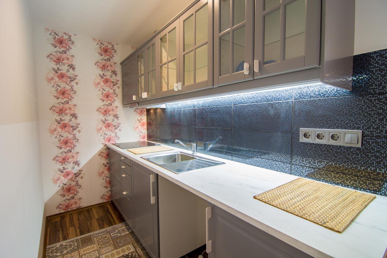 Four Seasons Apartment *