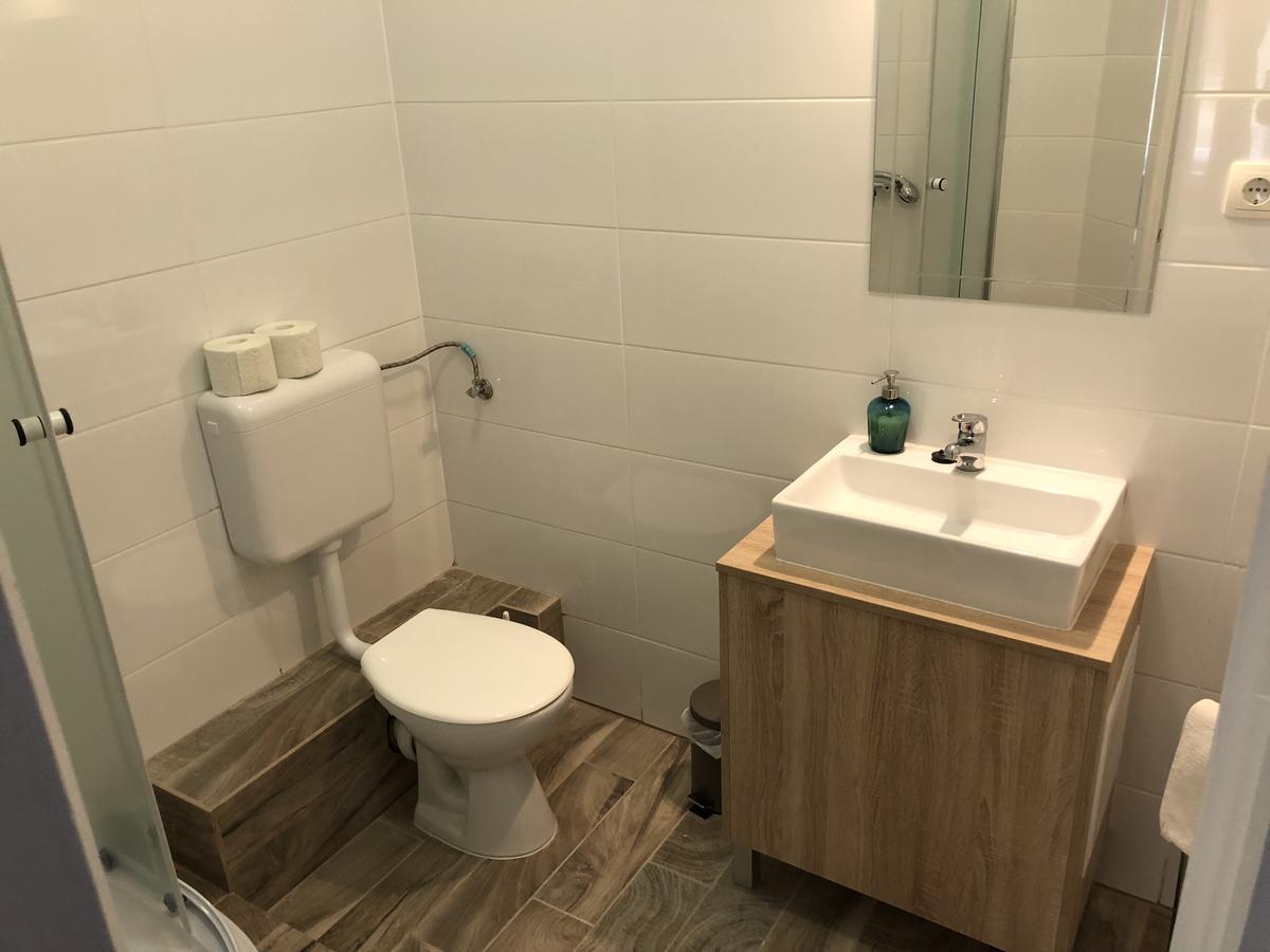 Vinolia Apartment's
